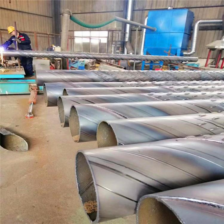 桥式滤水管是一种有桥形孔眼的滤水器材